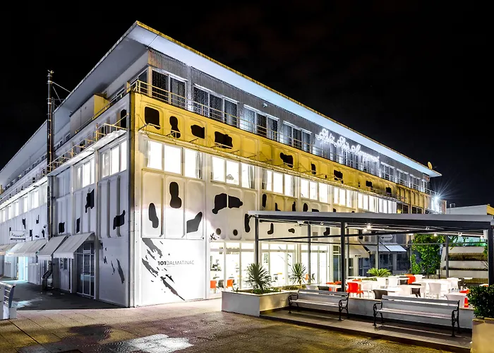 Design 101 DalmatinacHostel
